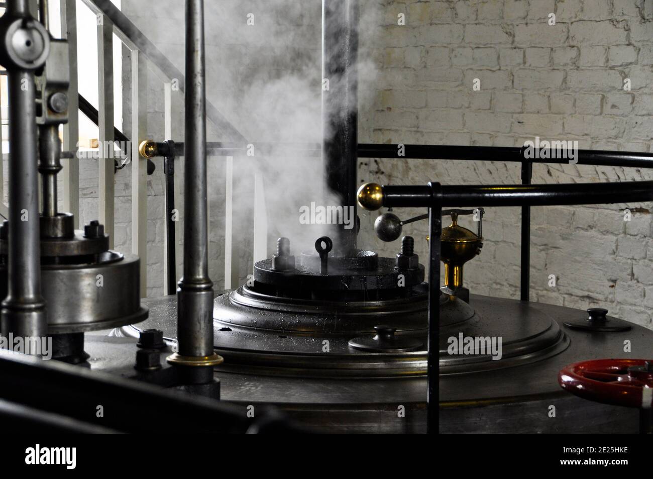 Haut du cylindre pompant l'eau dans le Kennett et Avon canal utilisant le moteur à faisceau à vapeur au pompage de Crofton Station, Wiltshire Angleterre Royaume-Uni Banque D'Images