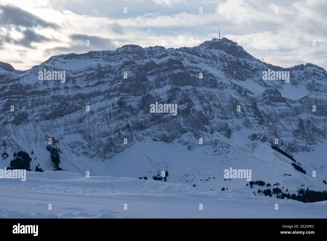 Vue de Kronberg au mur de roche de Saentis, un pic en Suisse Banque D'Images