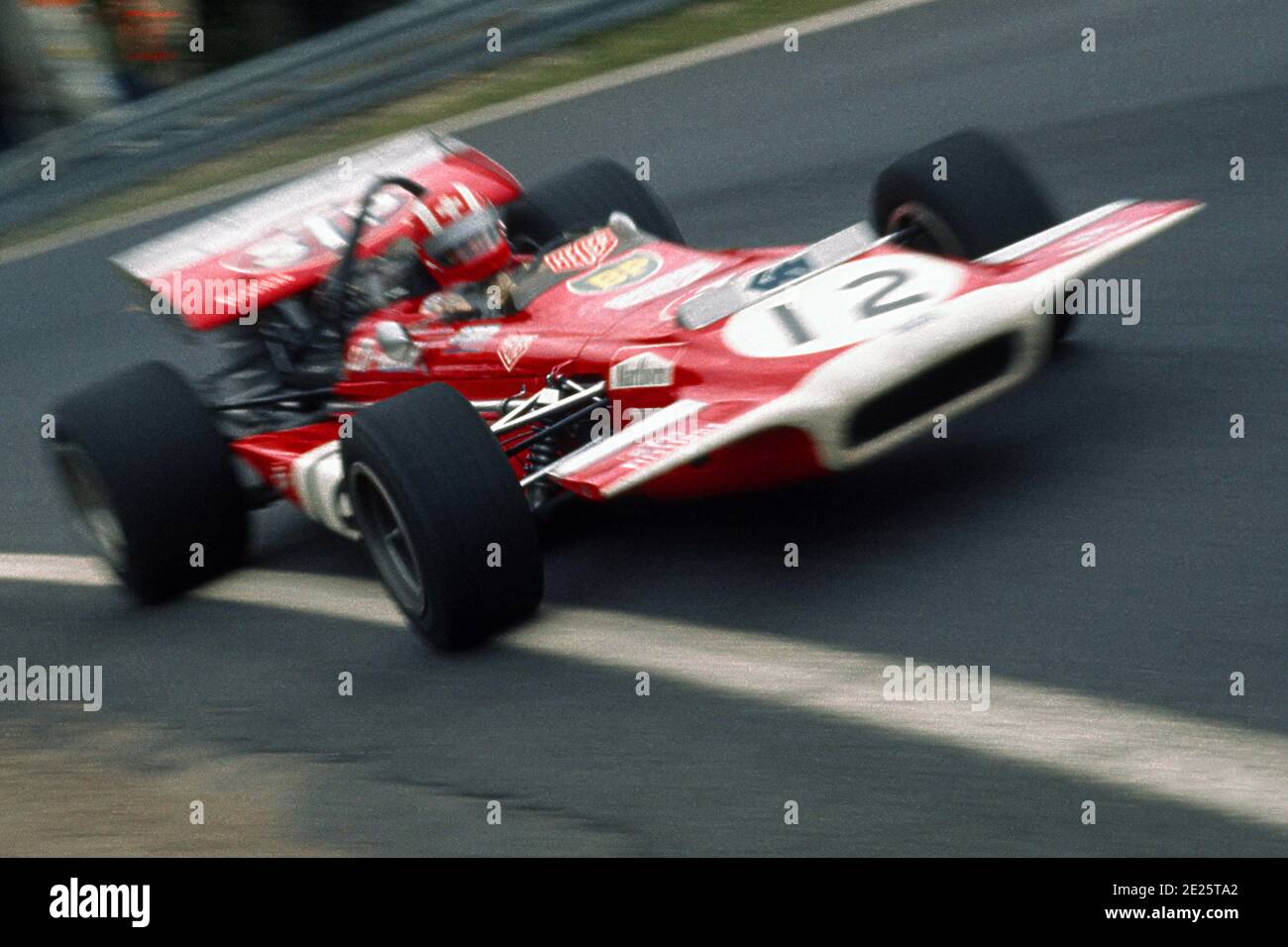 JO SIFFERT conduite de Mars-Ford F1 à pleine vitesse pendant le Grand Prix de France 1970, dans le circuit de Charade près de Clermont-Ferrand. Banque D'Images