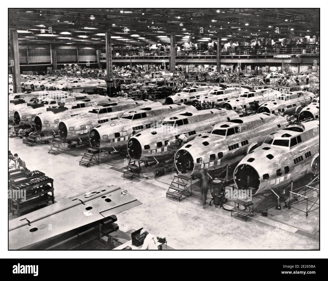 BOEING B 17 WW2 ASSEMBLY FACTORY 1943 WW2 World War II image de