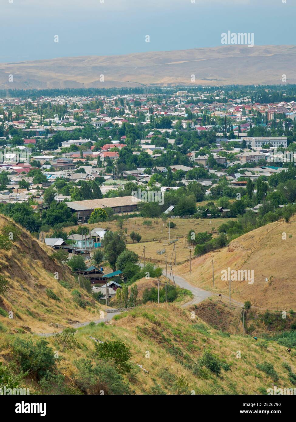 Ville Jalal-Abad (Dzhalal-Abad, Djalal-Abad, Jalalalabad) dans la vallée de Fergana près de la frontière avec l'Ouzbékistan. Asie, Asie centrale, Kirghizistan Banque D'Images