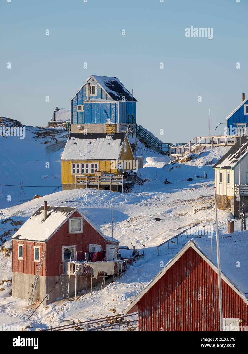 Hivernent dans la ville d'Upernavik, au nord du Groenland, sur les rives de la baie de Baffin. Amérique , Danemark, Groenland Banque D'Images