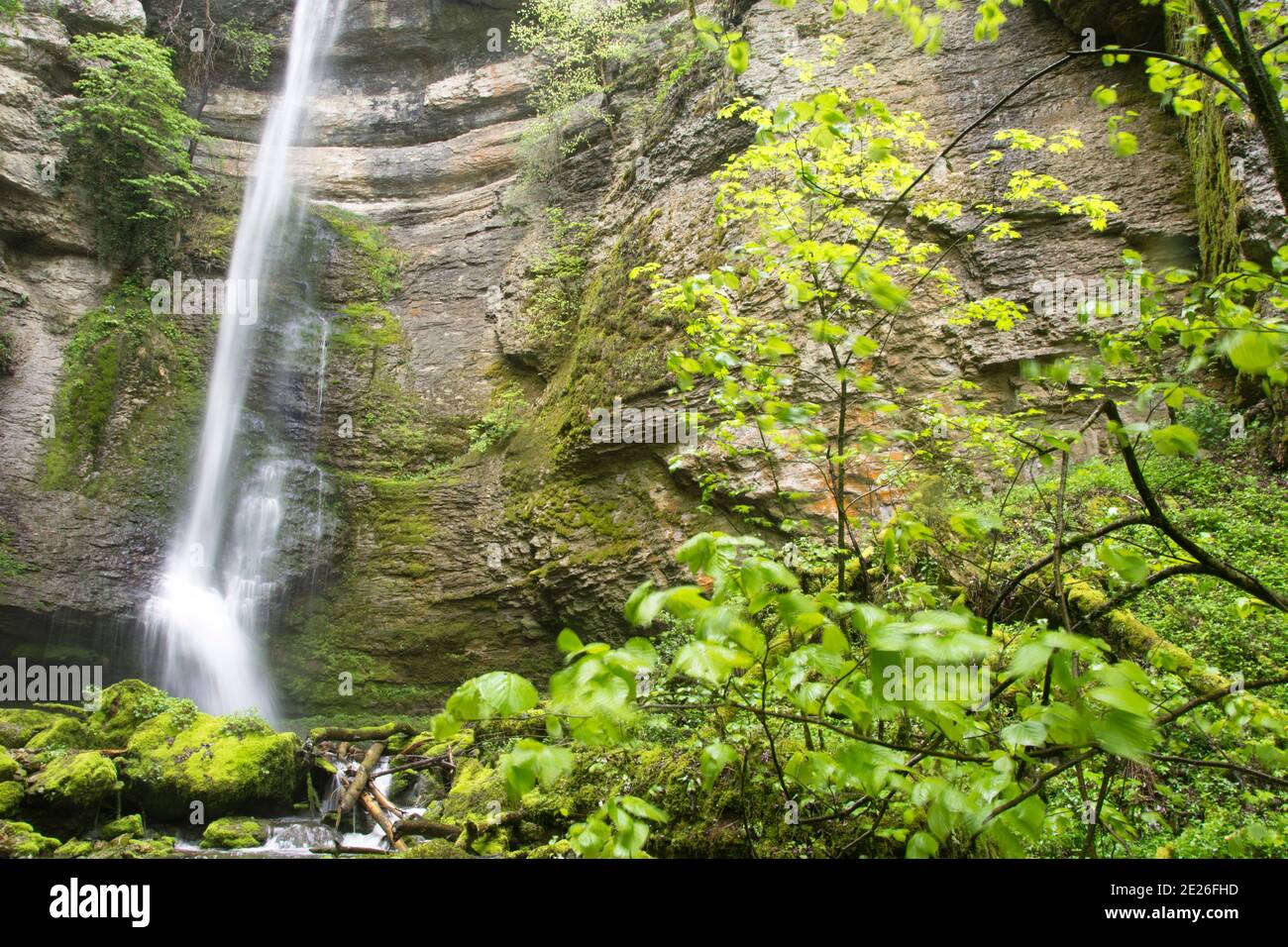 Der spektakuläre Wasserfall des Raffenot im französischen Jura Banque D'Images