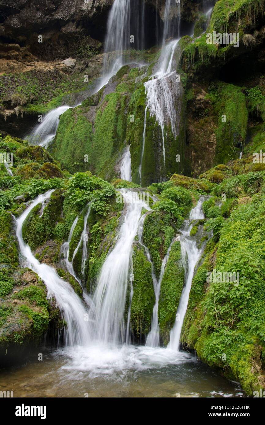 Malerischer Wasserfall im Vallée du Dessoubre im französichen Jura Banque D'Images
