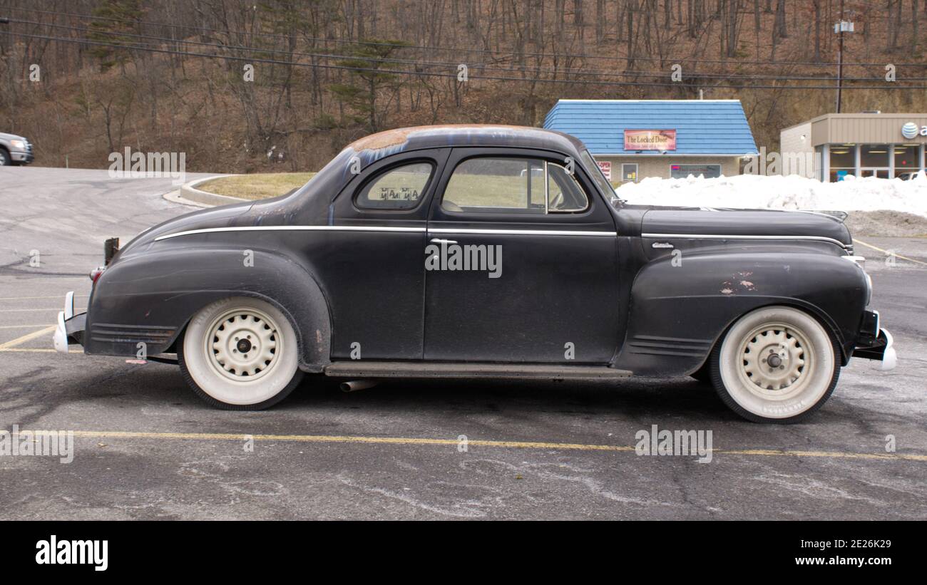 Un Plymouth 1941 est encore conduit à la fin de 2020. Banque D'Images