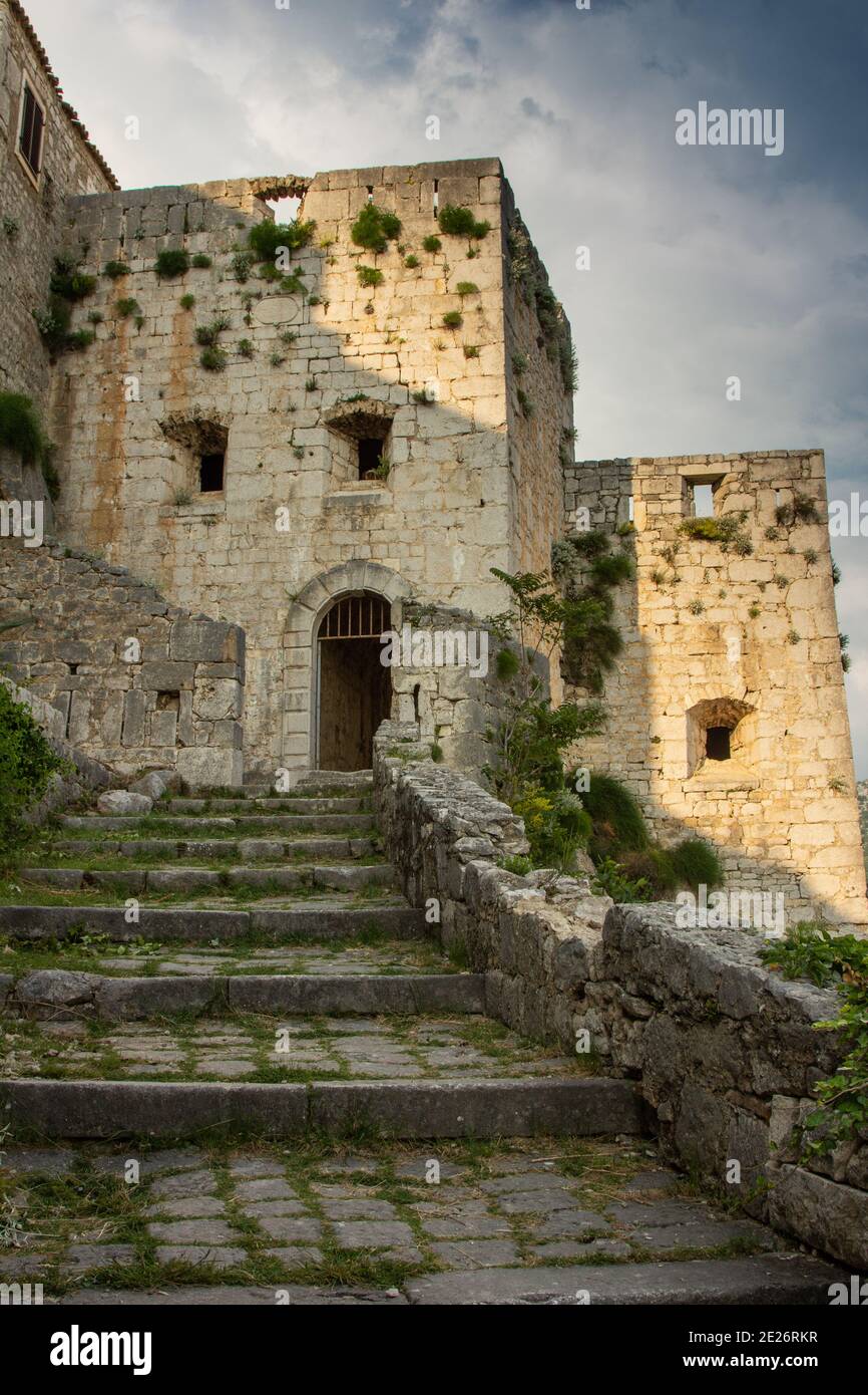 SPLIT, CROATIE - 04 juin 2011: Forteresse Klis, une forteresse de défense dans les guerres ottomanes en Europe, près de la ville de Split en Dalmatie, Croatie Banque D'Images