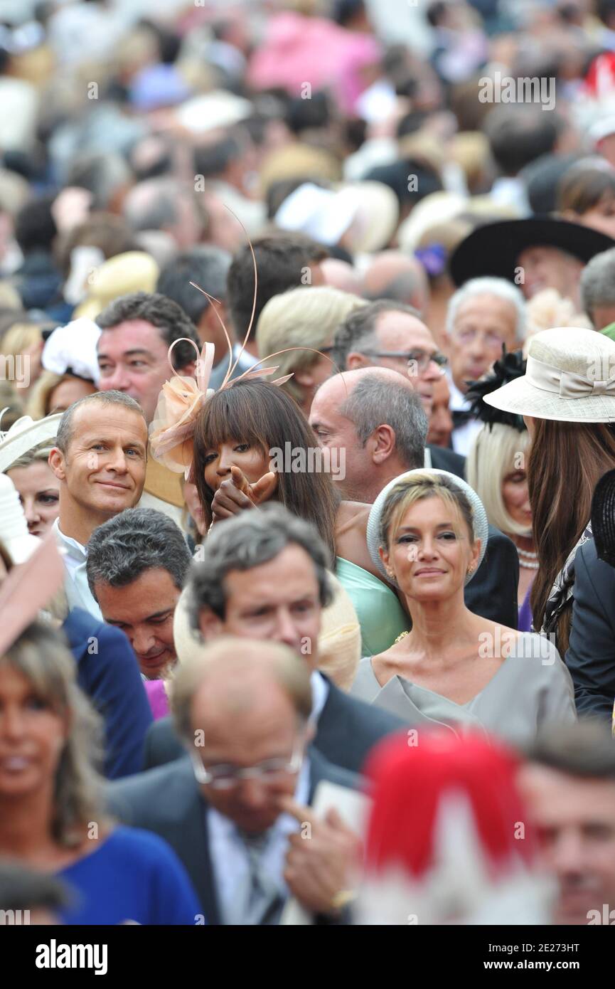 Naomi Campbell et son petit ami Vladislav Doronin partent après la cérémonie de mariage religieux du prince Abert II de Monaco à Charlene Wittstock tenue dans la cour principale du Palais du Prince à Monaco le 2 juillet 2011. Les célébrations sont suivies d'une liste d'invités de familles royales, de célébrités mondiales et de chefs d'États. Photo par ABACAPRESS.COM Banque D'Images