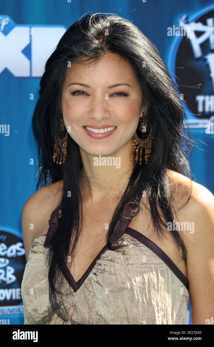 Kelly Hu, la première pour les chaînes Disney Phineas et Ferb: À travers la 2ème dimension au théâtre El Capitan à Los Angeles, Californie, Etats-Unis, le 3 août 2011. Photo de Baxter/ABACAPRESS.COM Banque D'Images