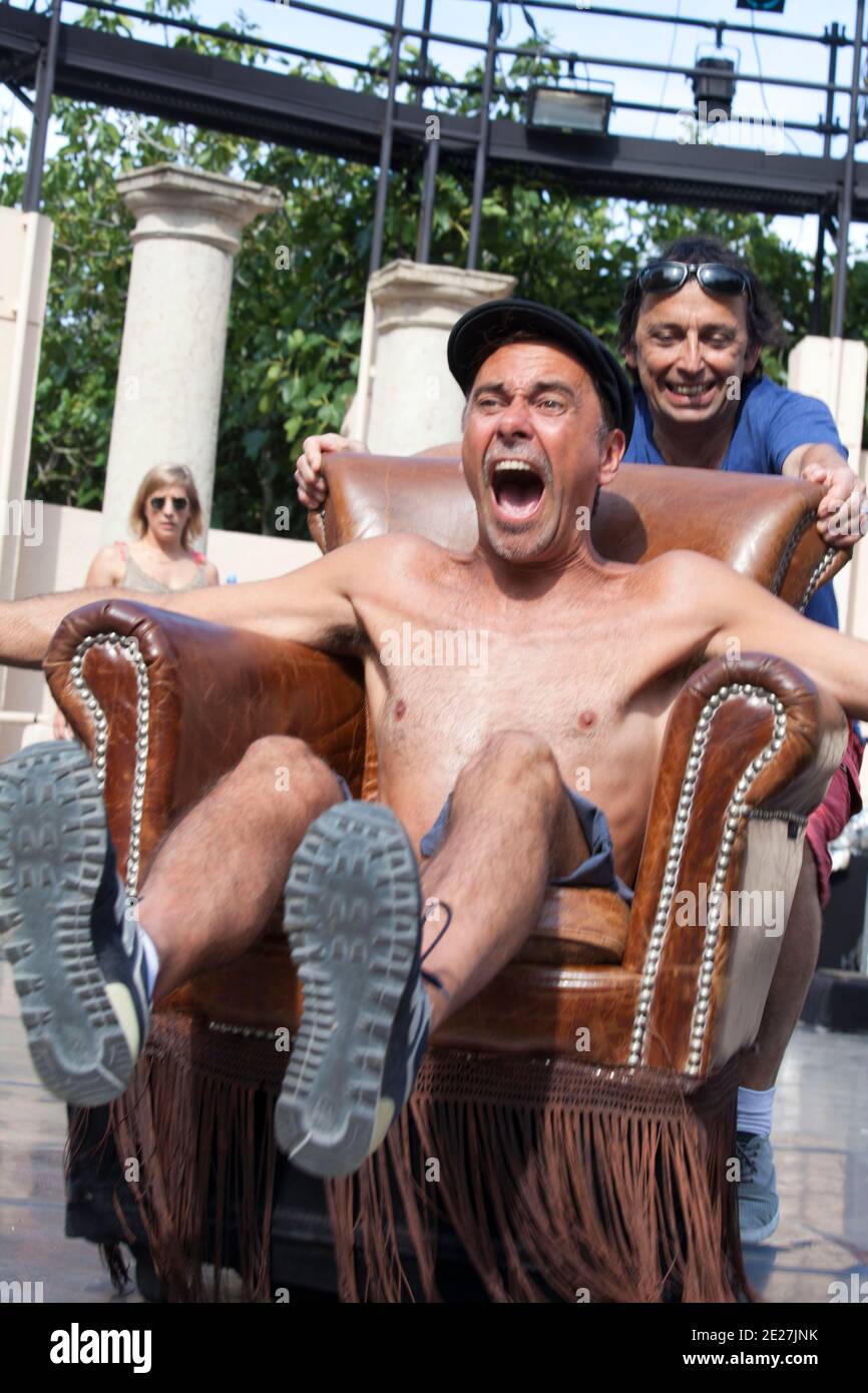 EXCLUSIF. Christophe Laubion et Eric Metayerpendant les répétitions de la pièce d'Eric Metayer, 'les 39 Marchess' pendant le Festival de Ramatuelle, à Ramatuelle, au sud de la France, le 3 août 2011. Photo de Cyril Bruneau/ABACAPRESS.COM Banque D'Images