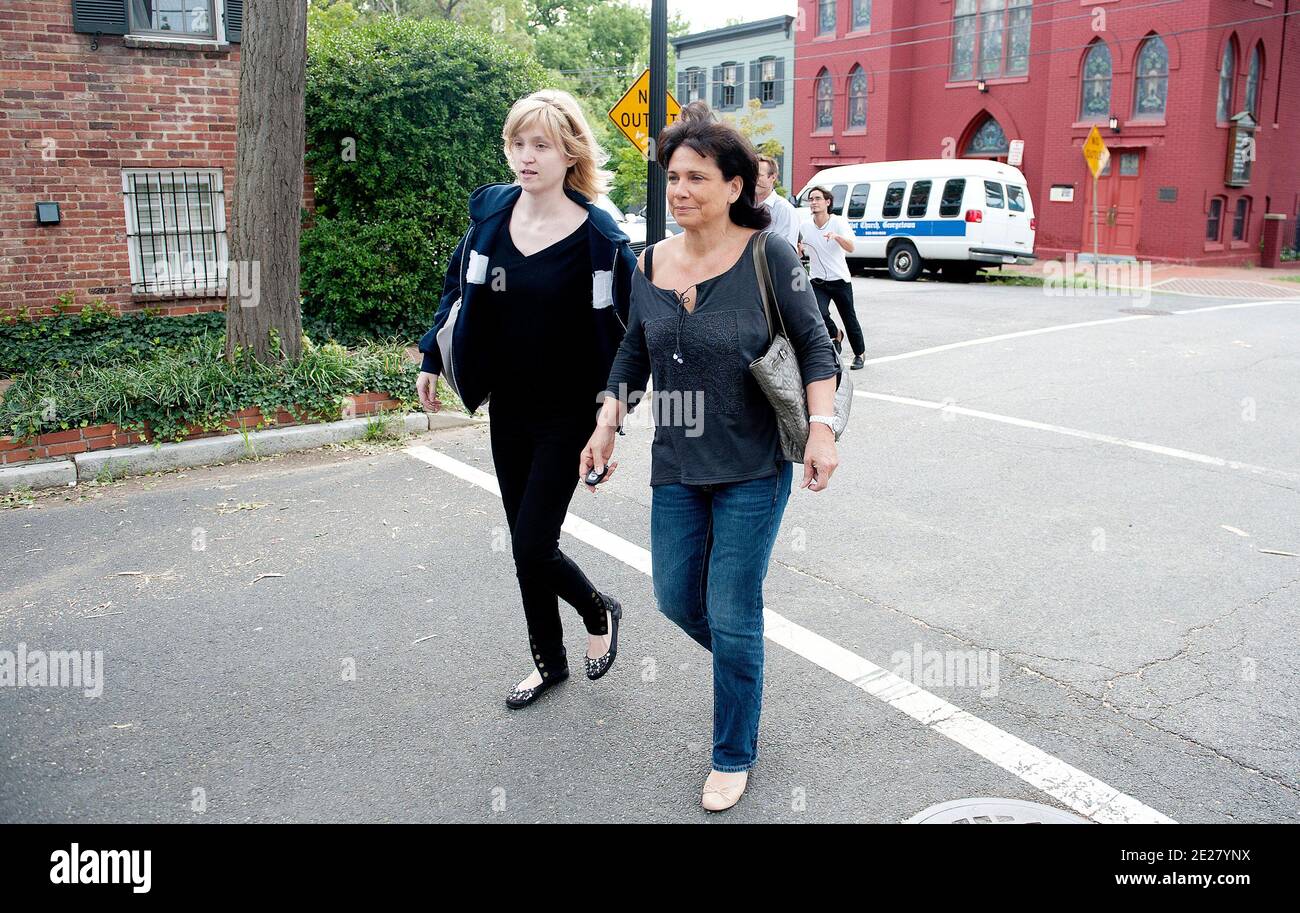 Anne Sinclair , épouse de Dominique Strauss-Kahn quitte sa résidence à Washington, DC, Etats-Unis, le 29 août 2011. Photo par Olivier Douliery/ABACAPRESS.COM Banque D'Images