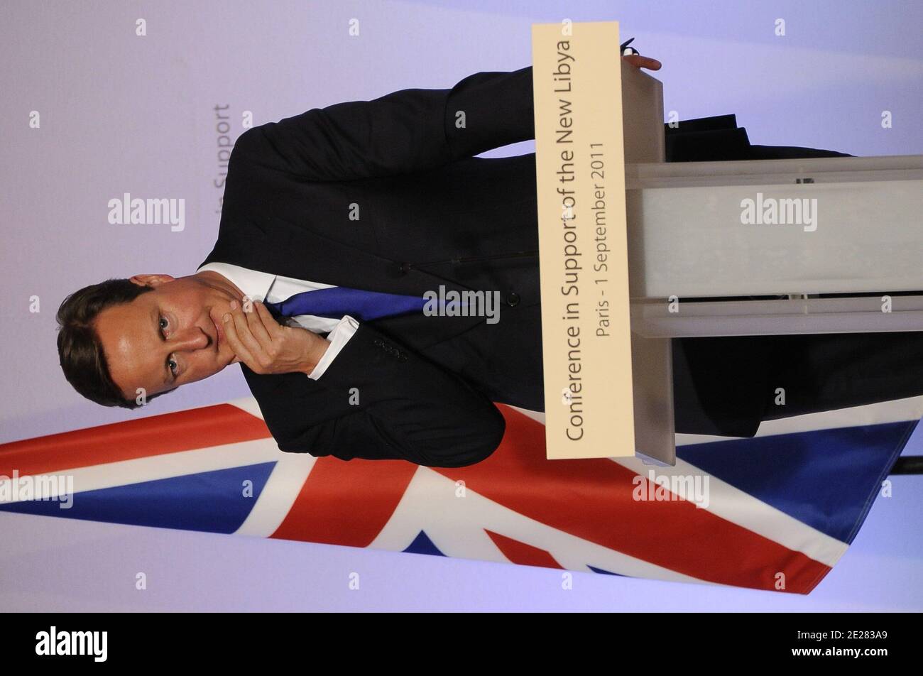 Le Premier ministre britannique David Cameron est photographié lors de la conférence de presse à l'Elysée Palace, à Paris, le 1er septembre 2011, à la fin de la conférence de Paris sur l'avenir post-Mouammar Kadhafi en Libye. Photo de Gilles Rolle/Pool/ABACAPRESS.COM Banque D'Images