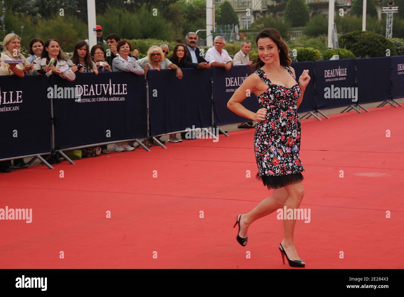 L'actrice AMÉRICAINE Linda Cardellini arrive au film 'Return' présenté en de compétition lors du 37e Festival du film américain de Deauville, France, le 3 septembre 2011 photo par Giancarlo Gorassini/ABACAPRESS.COM Banque D'Images