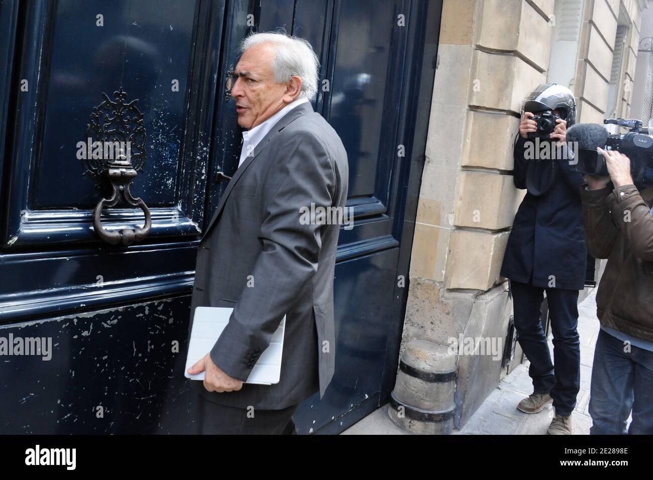 Dominique Strauss-Kahn arrive chez son avocat à Paris, en France, le 6 septembre 2011. Photo par ABACAPRESS.COM Banque D'Images