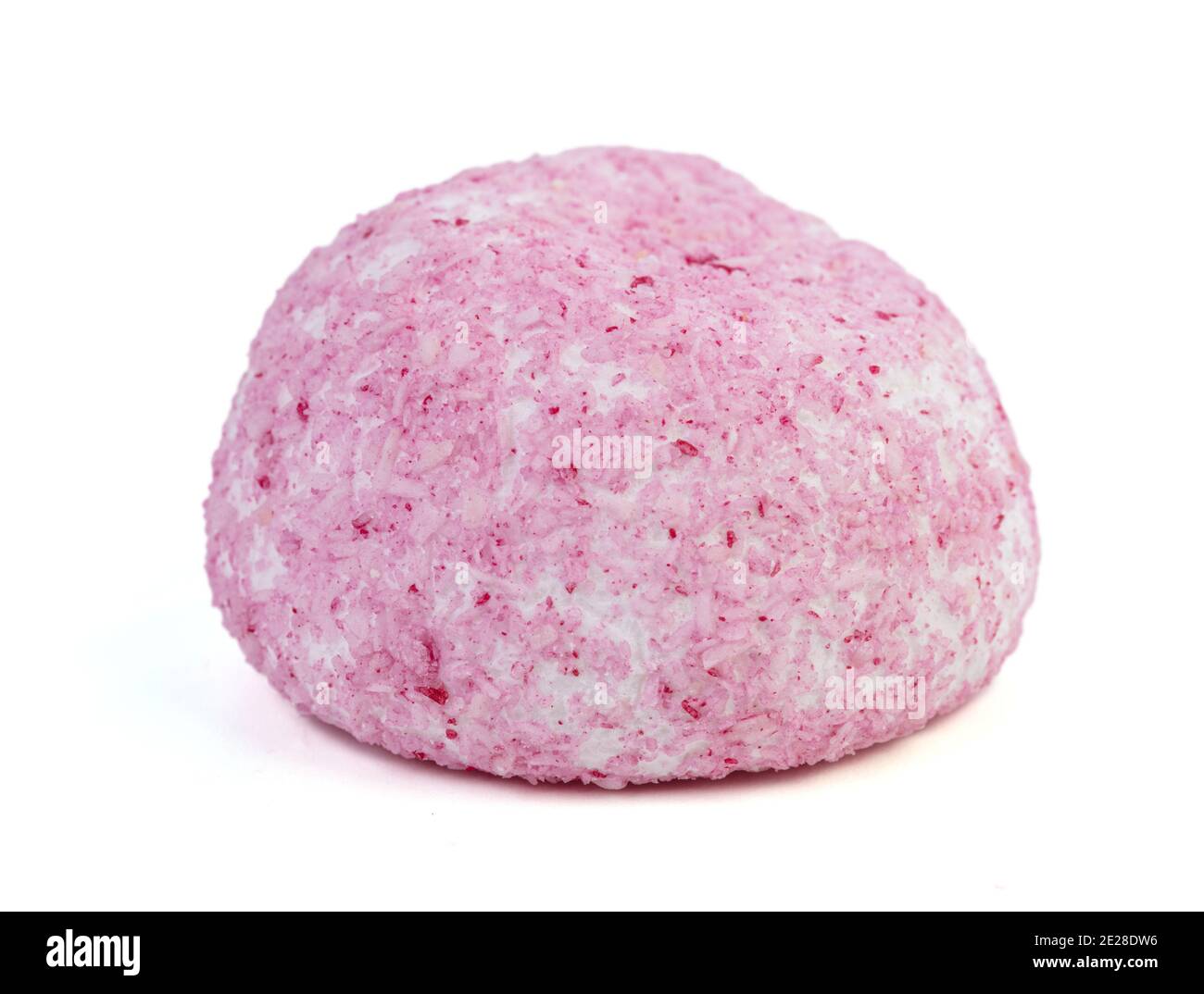 Bonbon de boule de noix de coco rose sur fond blanc Photo Stock - Alamy