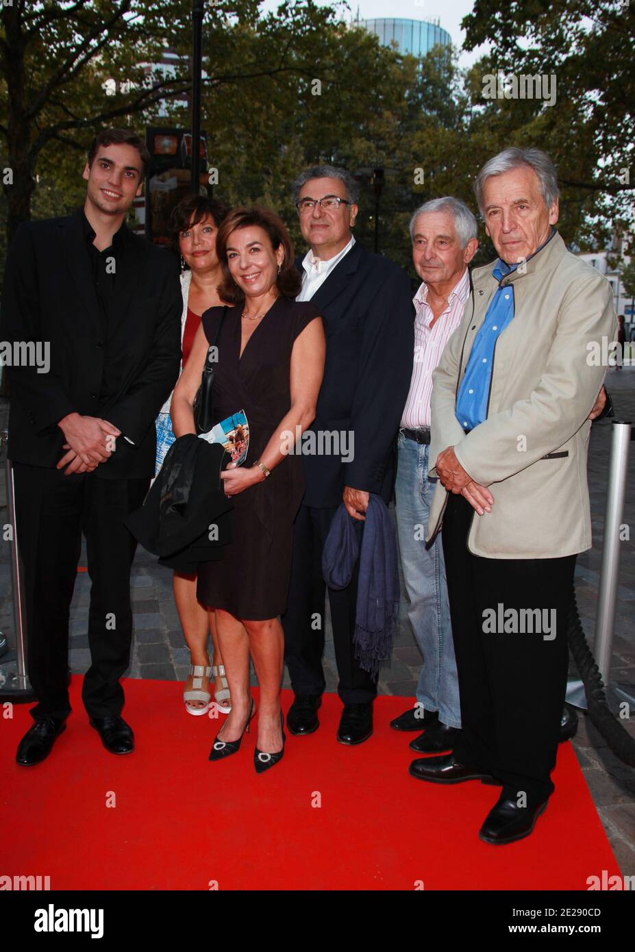 Qui Est Le Nouveau Compagnon De Carole Amiel De gauche à droite) Carole Amiel (veuve d'Yves Montand), Valentin Montand  (fils d'Yves Montand), Yvan Levail et Costa Gavras participant à une  projection pour 'le sauve' (film français de 1975 avec Catherine