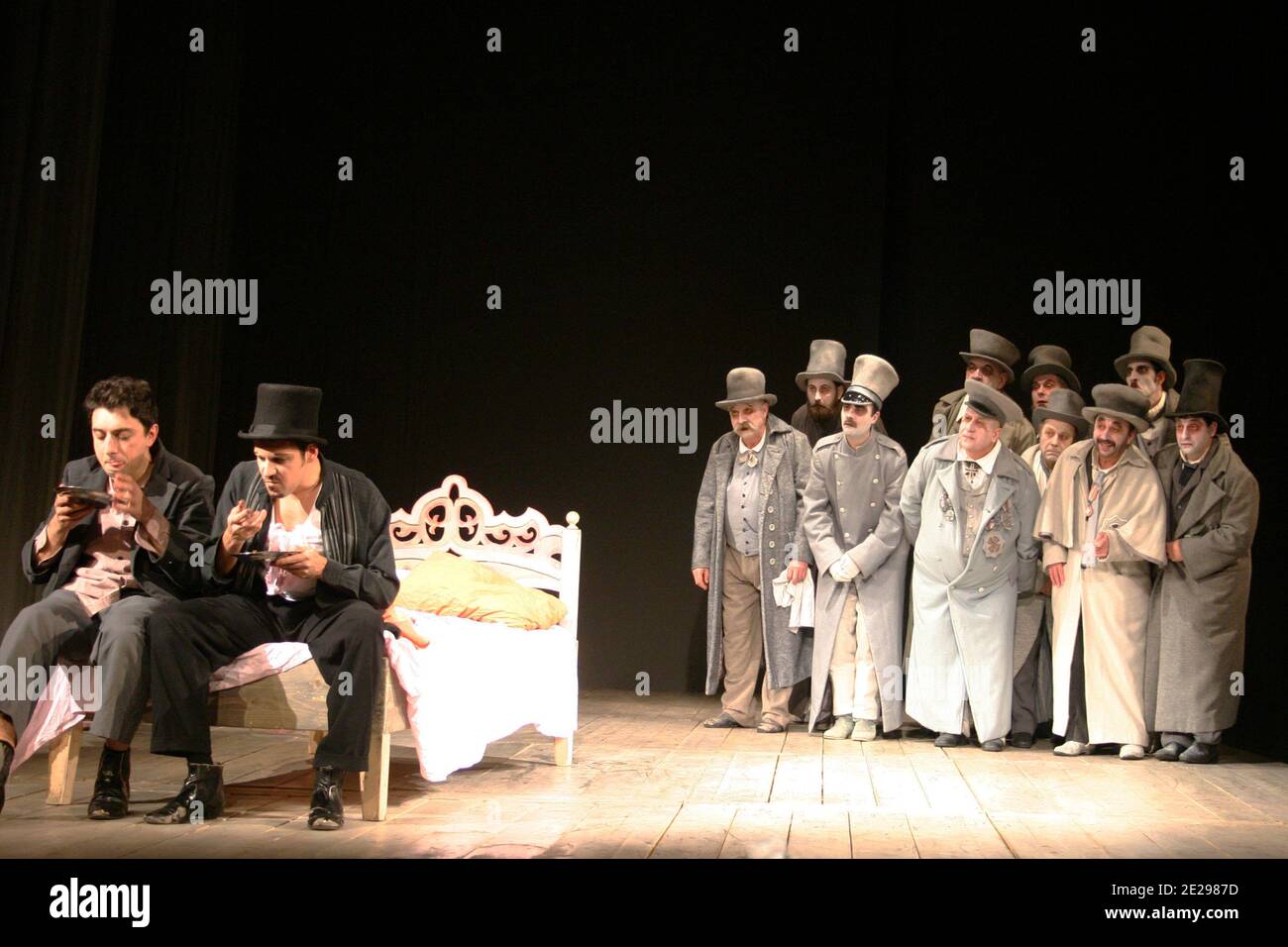 Acteurs roumains exécutant dans "l'inspecteur général" par Gogol Banque D'Images