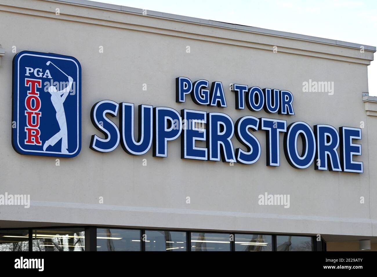 Paramus, États-Unis. 12 janvier 2021. Vue sur le devant du PGA Superstore situé à Paramus, NJ, 12 janvier 2021. La Professional Golfer's Association of America (PGA) a annoncé que le championnat PGA 2022 ne serait pas joué au parcours de golf du président Donald Trump à Bedminster, dans le New Jersey, quatre jours après que les partisans de Trump aient pris d'assaut le Capitole des États-Unis. (Photo par Anthony Behar/Sipa USA) crédit: SIPA USA/Alay Live News Banque D'Images