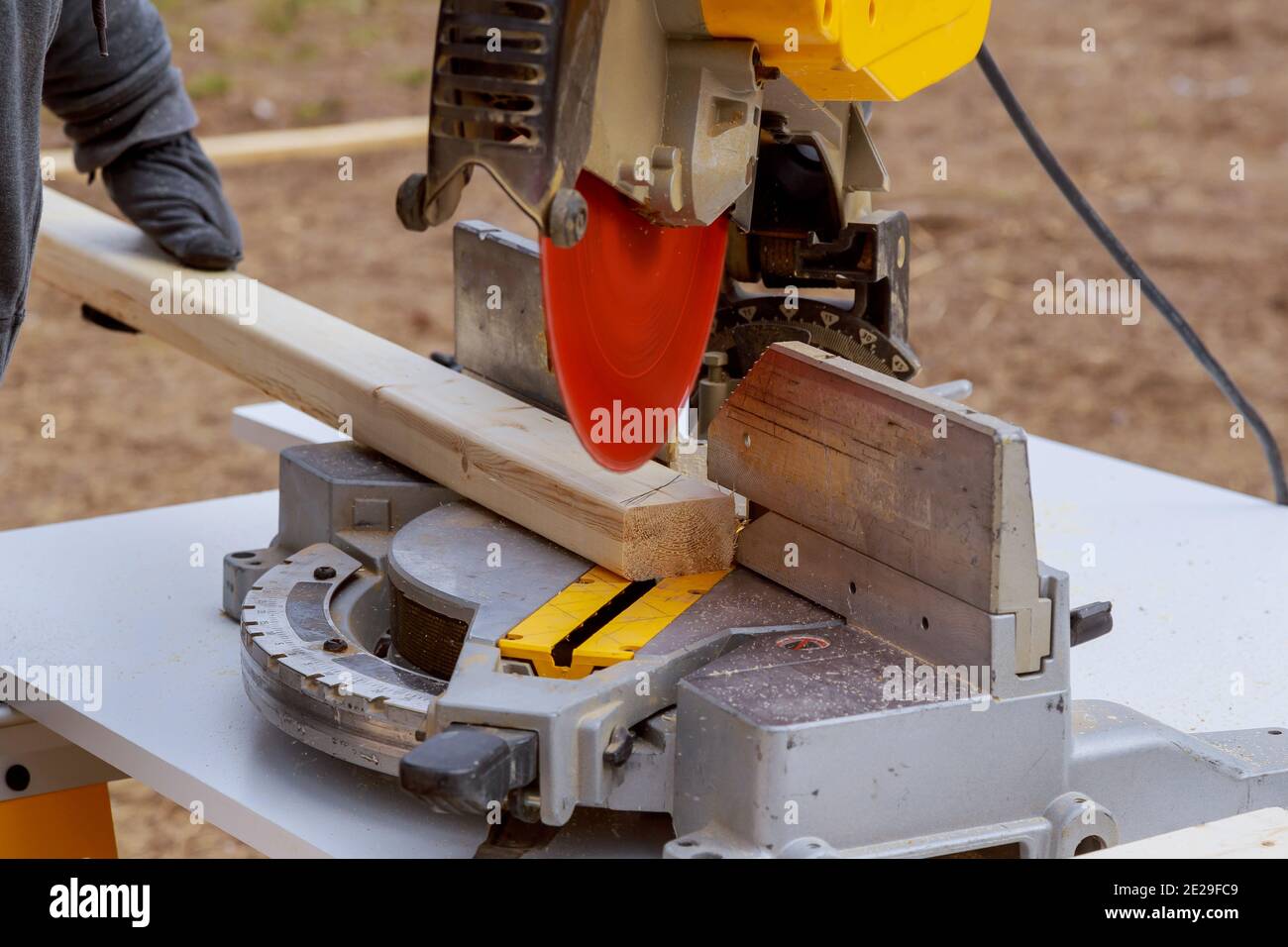Machine de découpe rotative en bois