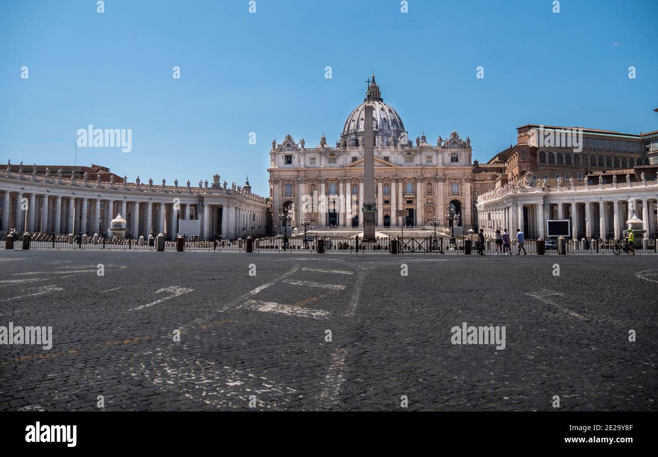 Vue sur la basilique Saint-Pierre et la place Saint-pierre au Vatican, en Italie, à Rome, Banque D'Images