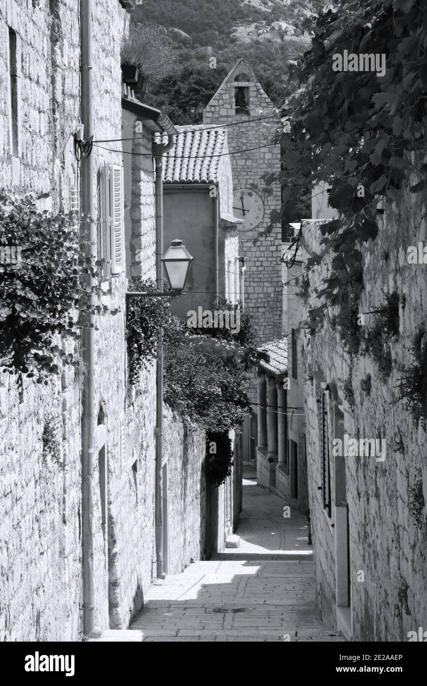 Les rues étroites de la ville haute, ville de Rab, île de Rab Croatie. Banque D'Images