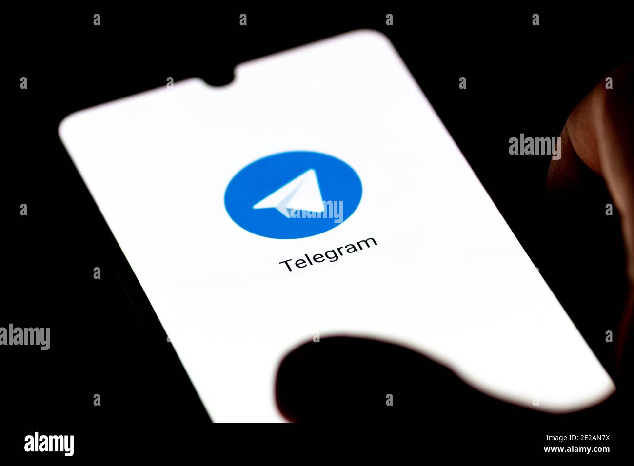 Application de télégramme, affichée sur l'écran d'un smartphone Banque D'Images