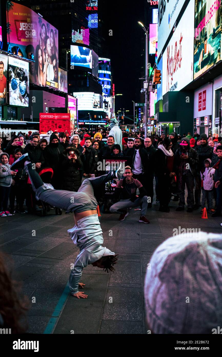 Breakdancer Times Square Banque D'Images