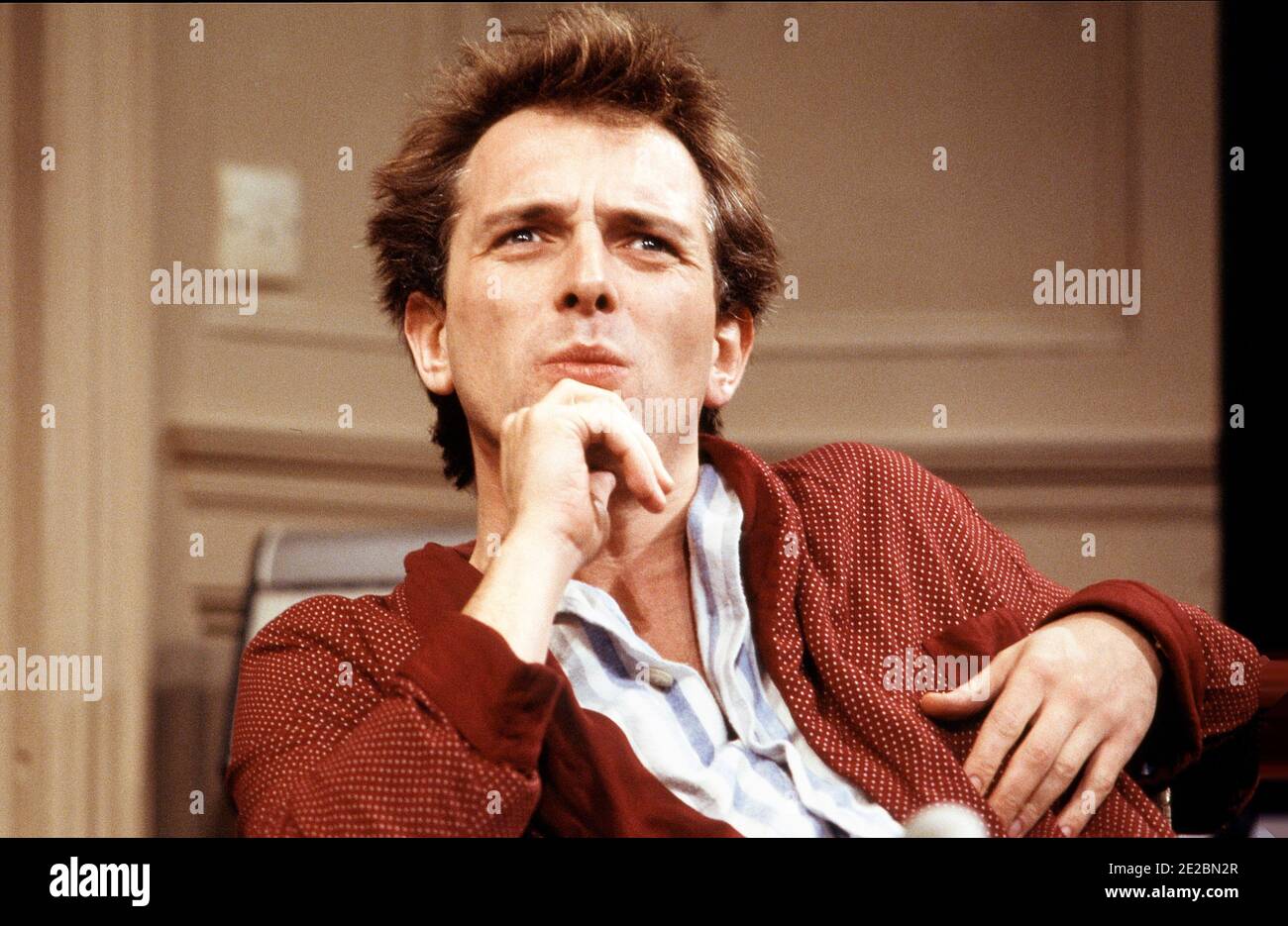 Rik Mayall (Nick) dans LA POURSUITE COMMUNE par Simon Gray au Phoenix Theatre, Londres WC2 07/04/1988 conception: David Jenkins éclairage: Leonard Tucker directeur: Simon Gray Banque D'Images