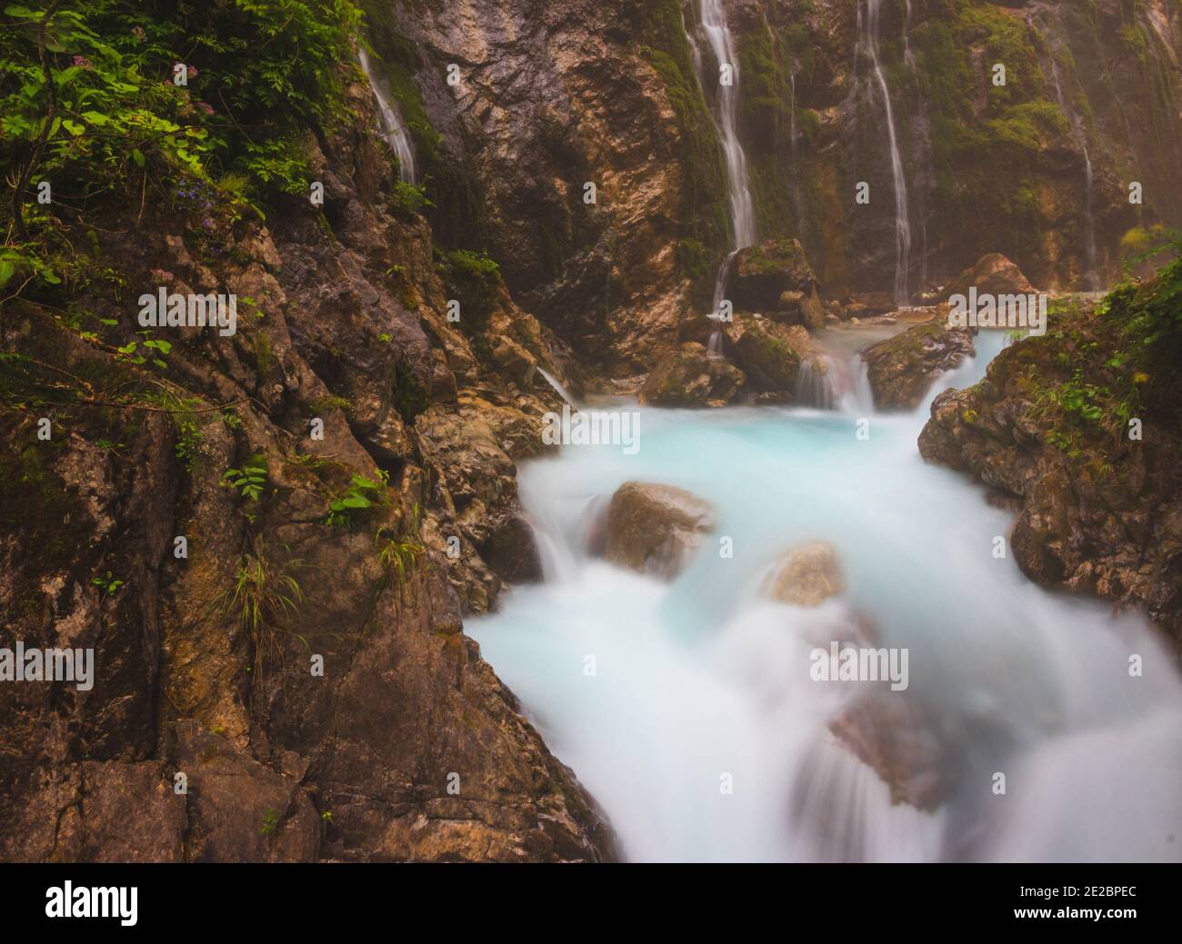 Grotte de Wimbachklamm klamm, vert, eau, débit, Raising strom, ruisseau d'eau, chute d'eau, moos, écoulement bleu de l'eau dans le klamm, Banque D'Images