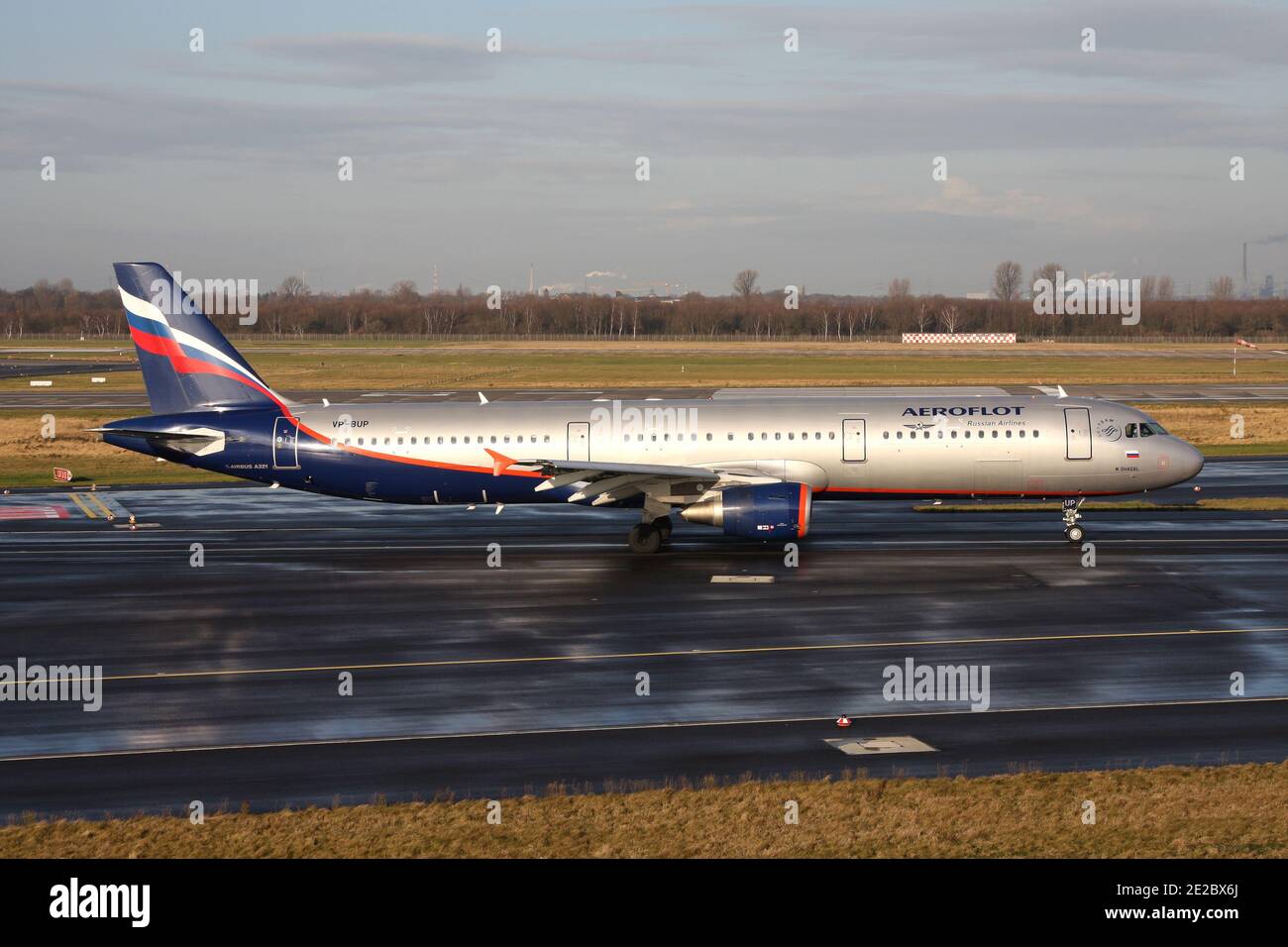 Russian Aeroflot Airbus A321-200 avec enregistrement VP-BUP sur taxi à l'aéroport de Dusseldorf. Banque D'Images