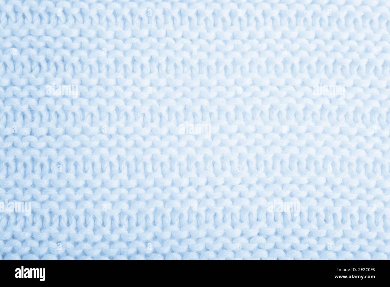 Gros plan sur un fond bleu tricoté texturé. Couleur tendance. Banque D'Images