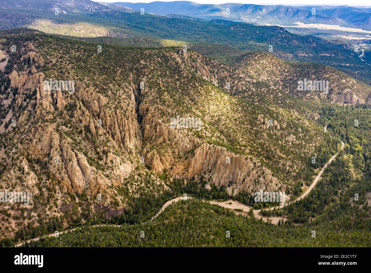 US-64 Cimarron, parc national de Cimarron Canyon, Nouveau-Mexique, États-Unis Banque D'Images