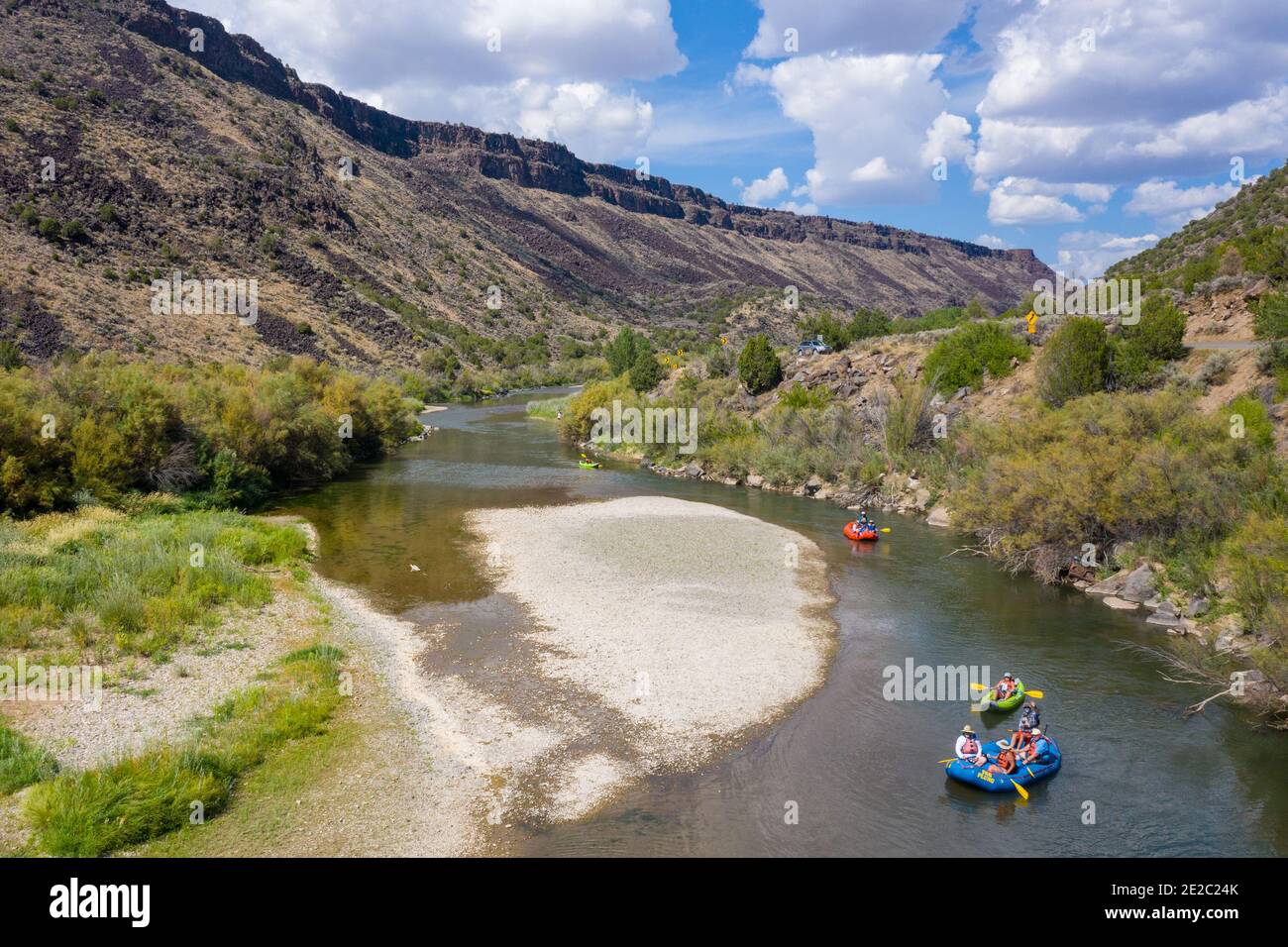 Kayak et rafting dans le parc national de Rio Grande gorge, Nouveau-Mexique, États-Unis Banque D'Images