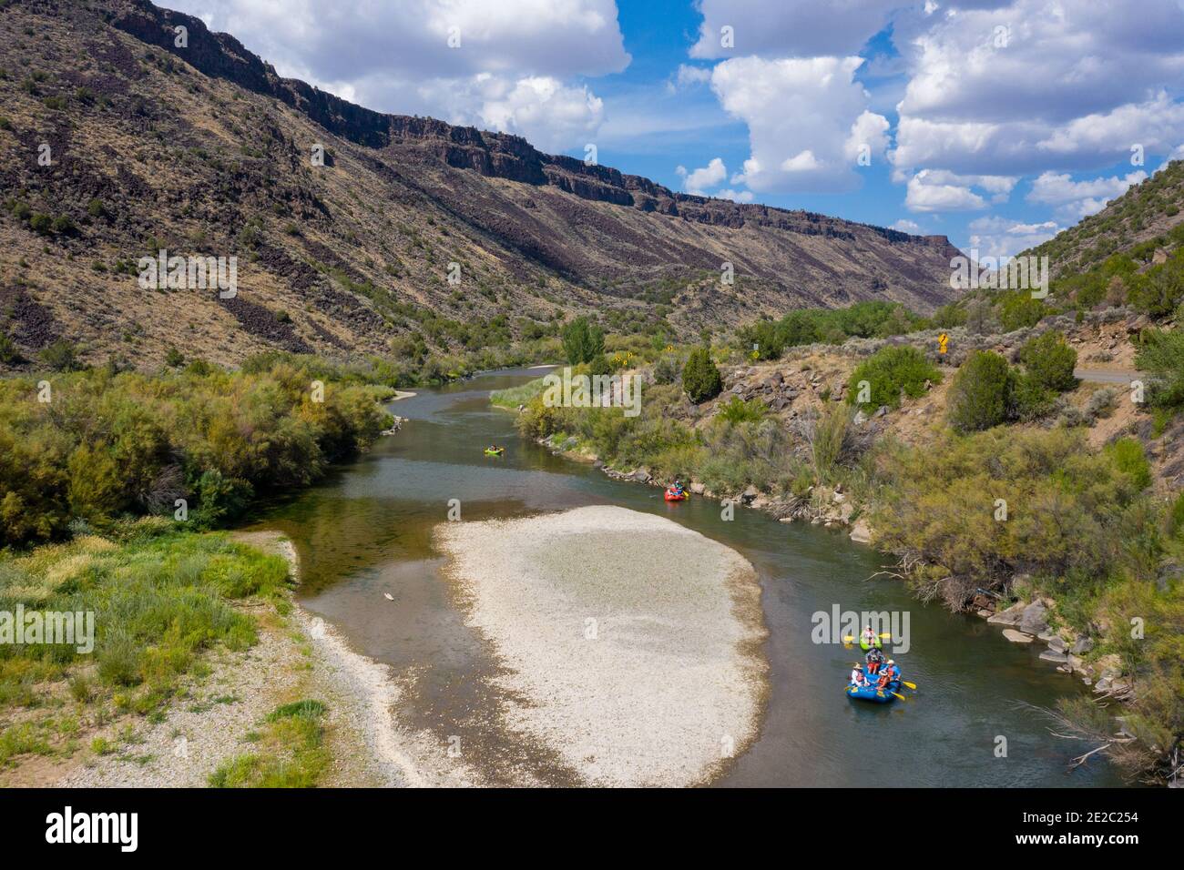 Kayak et rafting dans le parc national de Rio Grande gorge, Nouveau-Mexique, États-Unis Banque D'Images