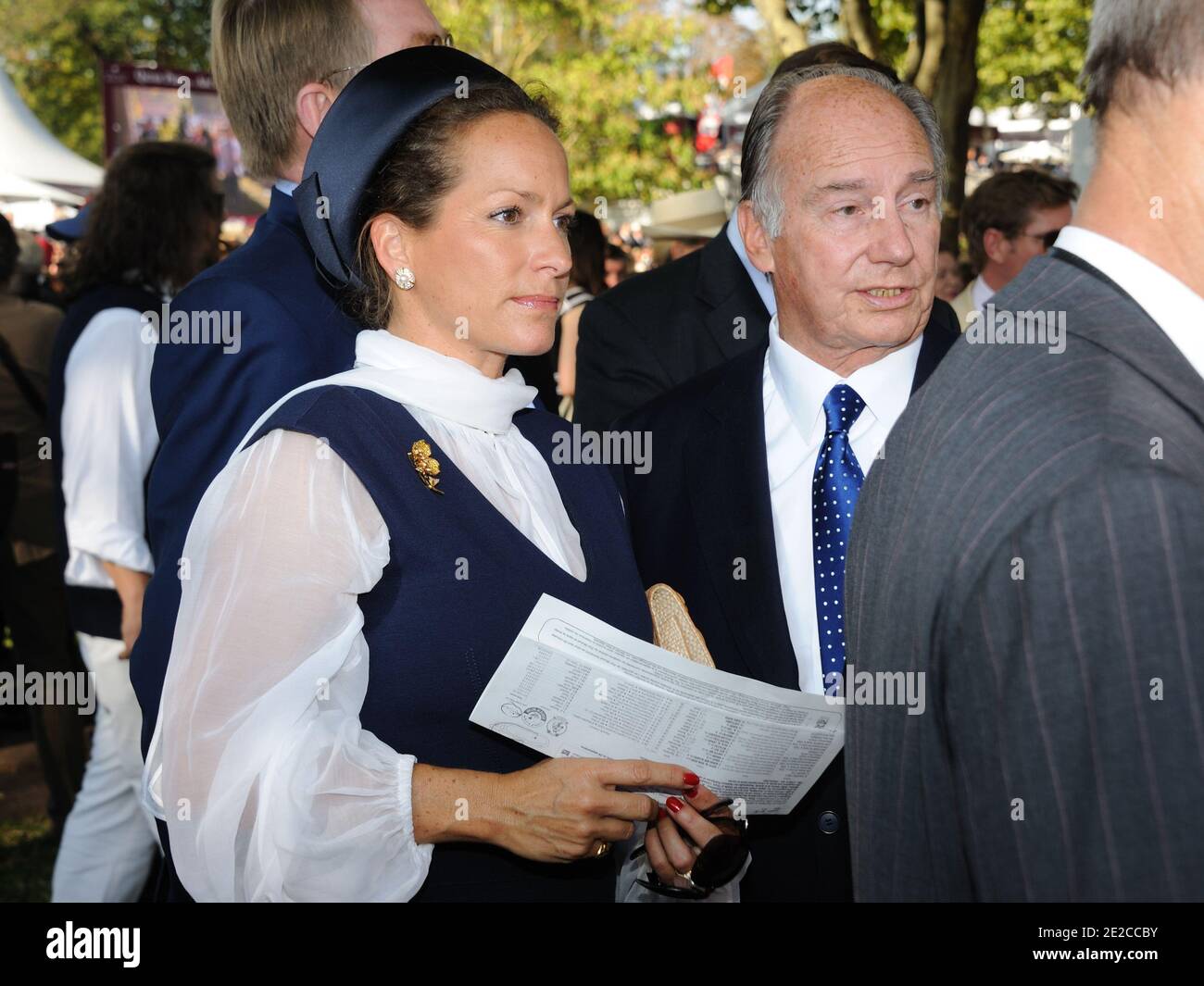 Son Altesse l'Aga Khan et Zahra Aga Khan assistaient à la 90e édition du prix Qatar Arc de Triomphe à l'hippodrome de Longchamp le 2 octobre 2011 à Paris, France. Photo d'Alban Wyters/ABACAPRESS.COM Banque D'Images