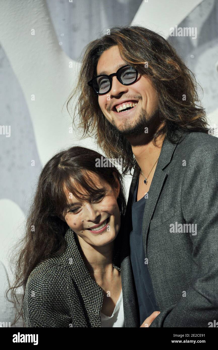 Bambou et son fils Lulu Gainsbourg assistent au spectacle