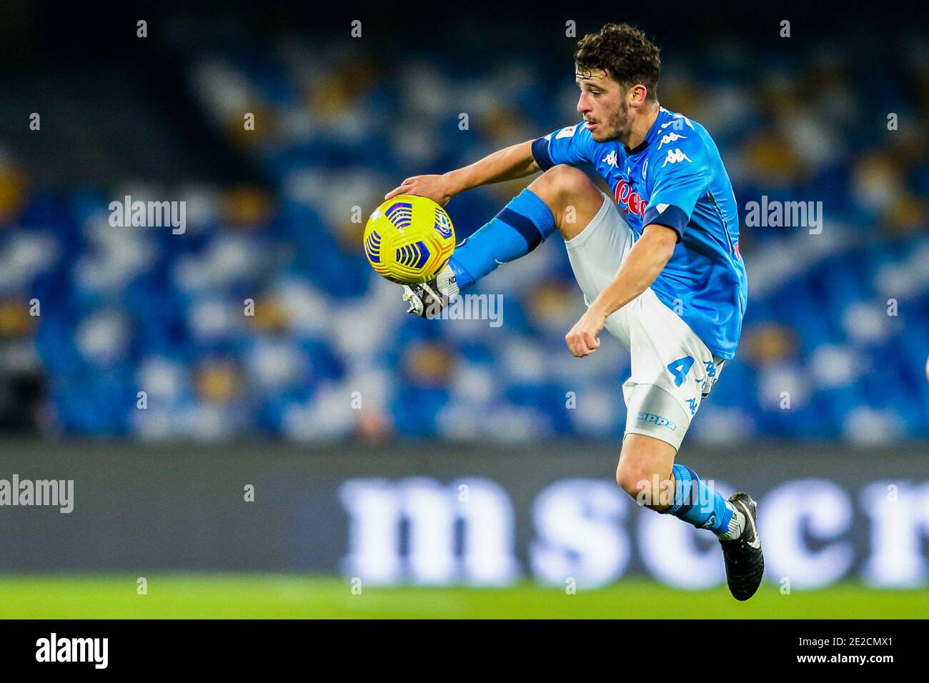 Diego Demme, milieu de terrain allemand de SSC Napoli, contrôle le ballon lors du match de football de la coupe d'italie SSC Napoli vs Empoli. Banque D'Images Diego Demme, milieu de terrain allemand de SSC Napoli, contrôle le ballon lors du match de football de la coupe d'italie SSC Napoli vs Empoli. Banque D'Images