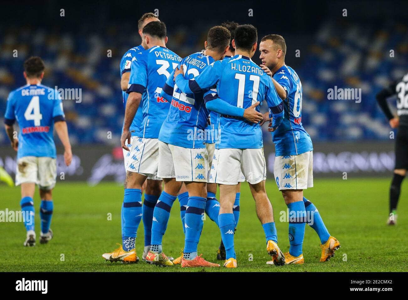 Hirving Lozano, le buteur mexicain de SSC Napoli, célèbre un but avec son équipe lors du match de football de la coupe d'italie SSC Napoli vs Empoli. Banque D'Images Hirving Lozano, le buteur mexicain de SSC Napoli, célèbre un but avec son équipe lors du match de football de la coupe d'italie SSC Napoli vs Empoli. Banque D'Images