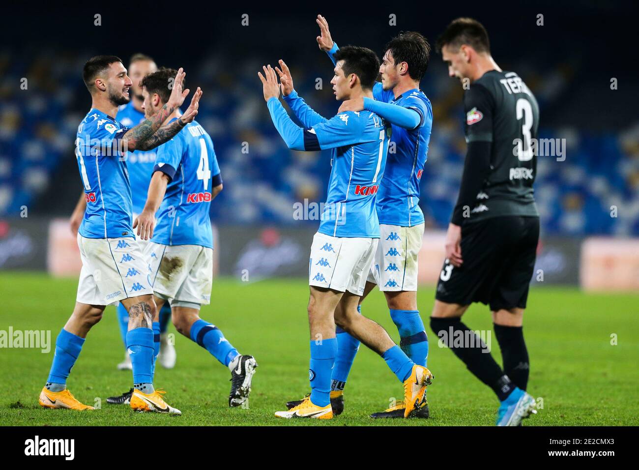 Hirving Lozano, le buteur mexicain de SSC Napoli, célèbre un but avec son équipe lors du match de football de la coupe d'italie SSC Napoli vs Empoli. Banque D'Images Hirving Lozano, le buteur mexicain de SSC Napoli, célèbre un but avec son équipe lors du match de football de la coupe d'italie SSC Napoli vs Empoli. Banque D'Images