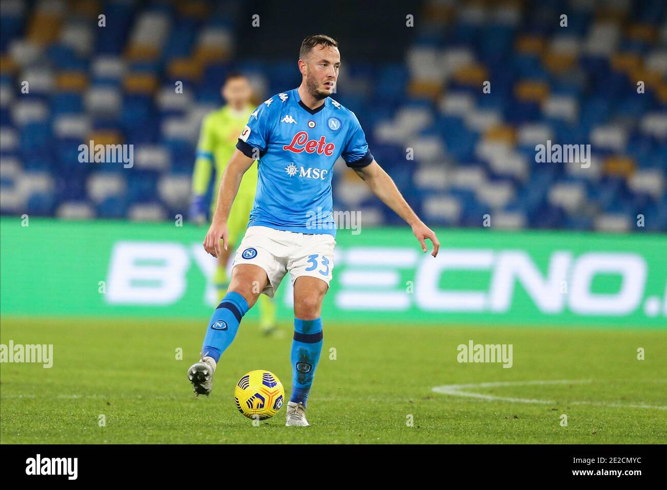 Amir Rrahmani, défenseur kosovari de SSC Napoli, contrôle le ballon lors du match de football de la coupe d'italie SSC Napoli vs Empoli. Banque D'Images Amir Rrahmani, défenseur kosovari de SSC Napoli, contrôle le ballon lors du match de football de la coupe d'italie SSC Napoli vs Empoli. Banque D'Images