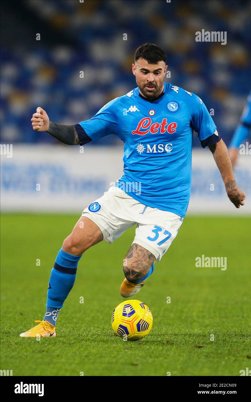 Andrea Petagna, l'attaquant italien de la SSC Napoli, contrôle le ballon lors du match de football de la coupe italienne SSC Napoli vs Empoli. Banque D'Images Andrea Petagna, l'attaquant italien de la SSC Napoli, contrôle le ballon lors du match de football de la coupe italienne SSC Napoli vs Empoli. Banque D'Images