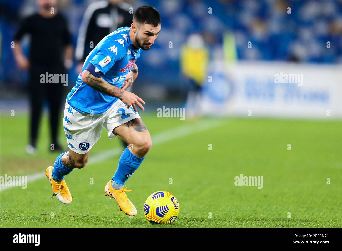 Le buteur italien Matteo Politano de la SSC Napoli contrôle le ballon lors du match de football de la coupe d'italie SSC Napoli vs Empoli. Banque D'Images Le buteur italien Matteo Politano de la SSC Napoli contrôle le ballon lors du match de football de la coupe d'italie SSC Napoli vs Empoli. Banque D'Images