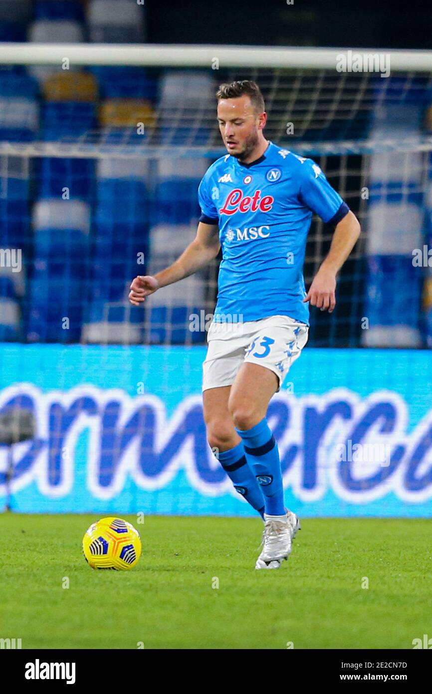 Amir Rrahmani, défenseur kosovari de SSC Napoli, contrôle le ballon lors du match de football de la coupe d'italie SSC Napoli vs Empoli. Banque D'Images Amir Rrahmani, défenseur kosovari de SSC Napoli, contrôle le ballon lors du match de football de la coupe d'italie SSC Napoli vs Empoli. Banque D'Images