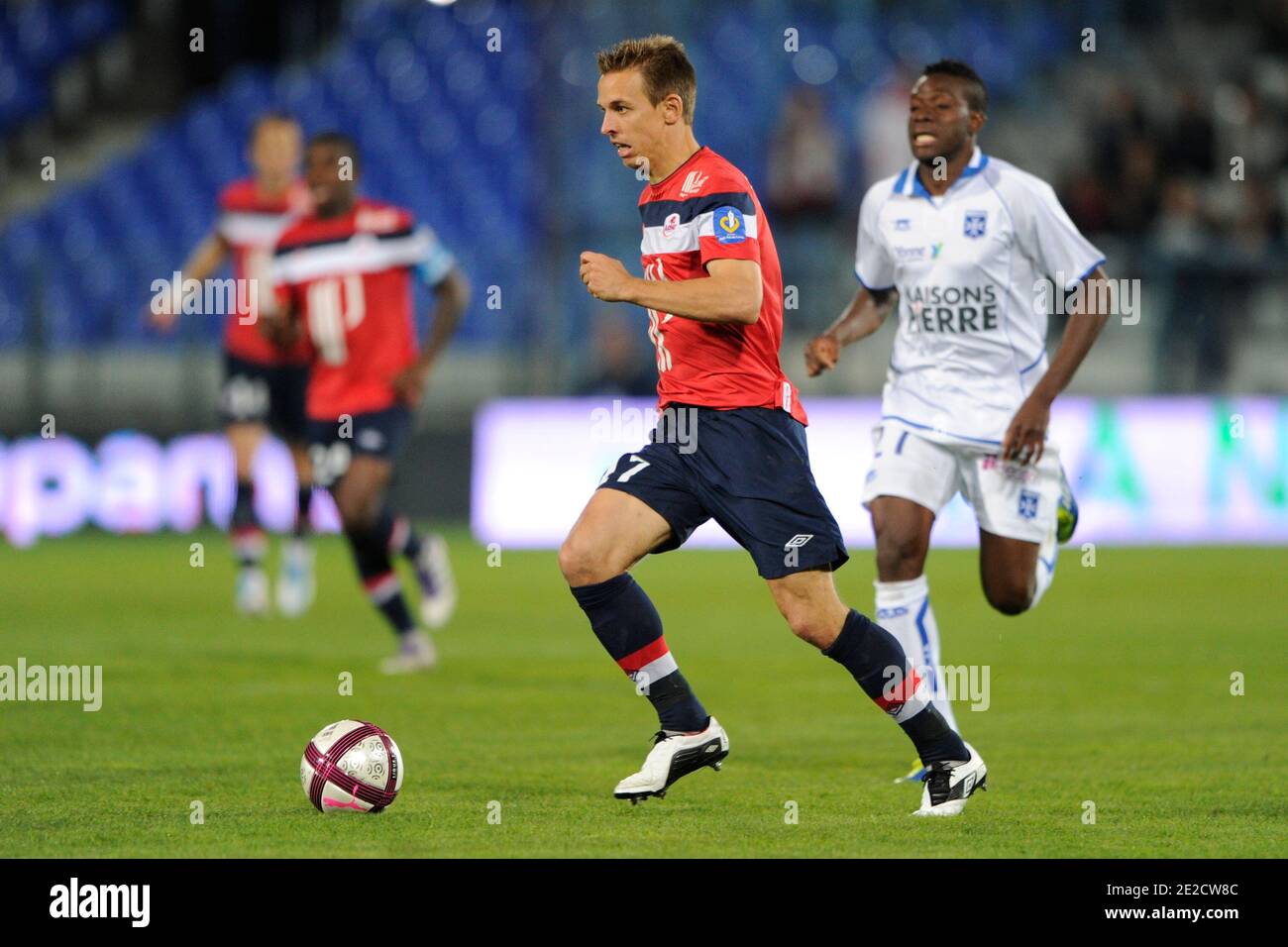 Benoit Pedretti de Lille lors du match de football de la première Ligue française, AJ Auxerre vs Lille OSC à Auxerre, France, le 15 octobre 2011. Lille a gagné 3-1. Photo de Henri Szwarc/ABACAPRESS.COM Banque D'Images