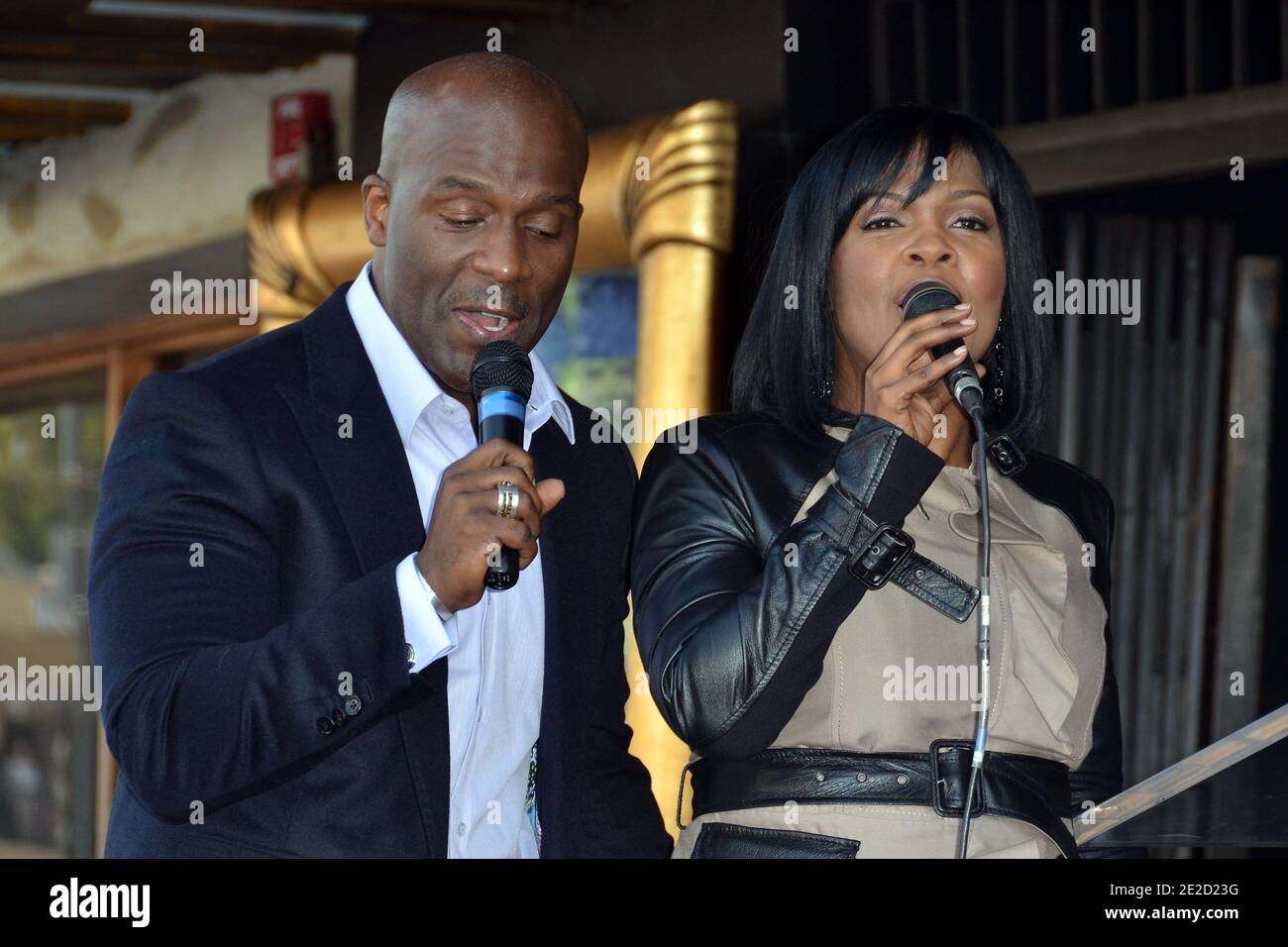 Bebe Winans, CeCe Winans assistant à Bebe & CeCe Winans honoré par Star on the Hollywood Walk of Fame qui s'est tenu au 6126 Hollywood Boulevard à Hollywood, Californie, le 20 octobre 2011. Photo de Tony DiMaio/ABACAPRESS.COM Banque D'Images