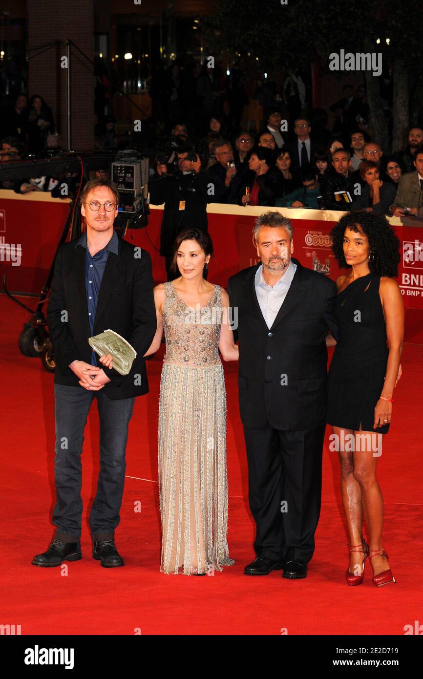 David Thewlis, Michelle Yeoh, Luc Besson et Virginie Besson-Silla assistent à la projection « la Dame » du Festival du film de Rome, le 27 octobre 2011 à Rome, Italie. Photo d'Aurore Marechal/ABACAPRESS.COM Banque D'Images