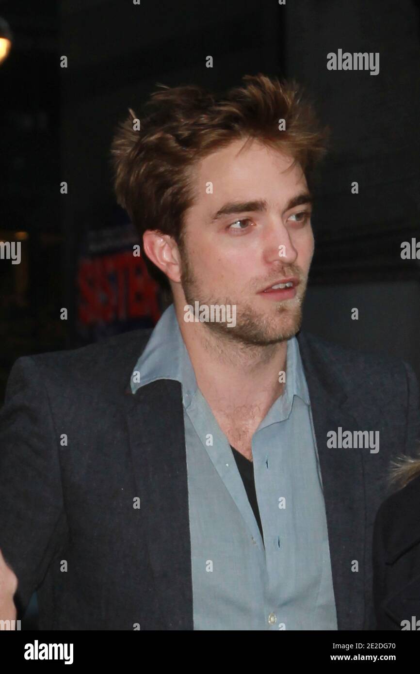 Le 8 novembre 2011, Robert Pattinson visite le « Late Show with David Letterman » au Ed Sullivan Theatre de New York, NY, États-Unis. Photo de Shae/ABACAPRESS.COM Banque D'Images