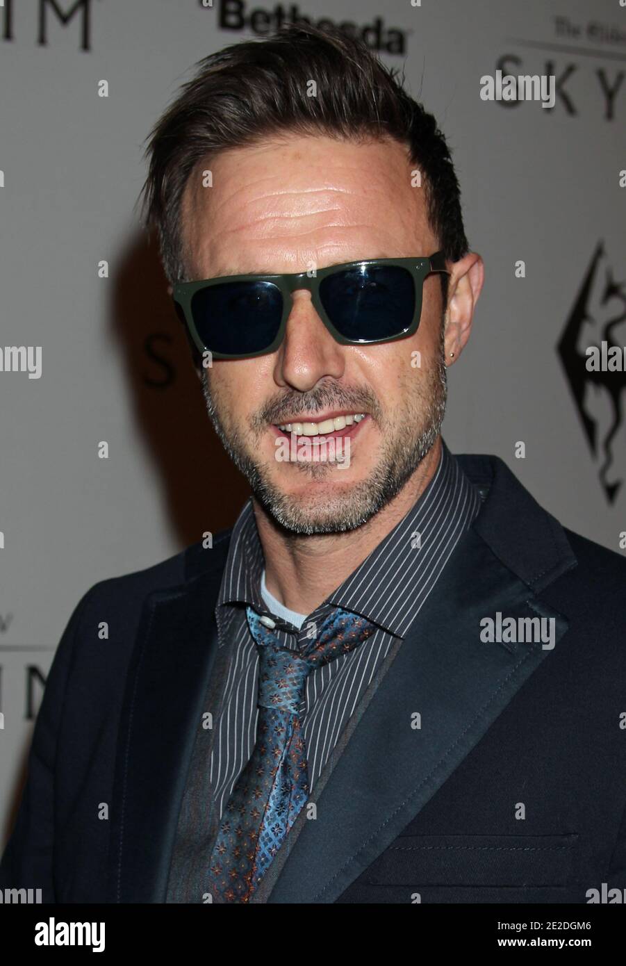 David Arquette arrive pour le lancement officiel de Skyrim The Elder Scrolls organisé par Bethesda Softworks au Belasco Theatre de Los Angeles, en Californie. 8 novembre 2011. Photo de Baxter/ABACAPRESS.COM Banque D'Images