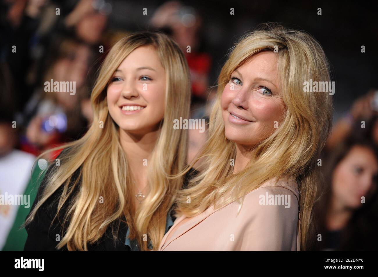 Heather Locklear et sa fille Ava Sambora ont assisté à la première de la « saga crépuscule : aube fracassant - partie 1 » de Summit Entertainment, qui s'est tenue au Nokia Theatre de Los Angeles, CA, États-Unis, le 14 novembre 2011. Photo de Lionel Hahn/ABACAPRESS.COM Banque D'Images