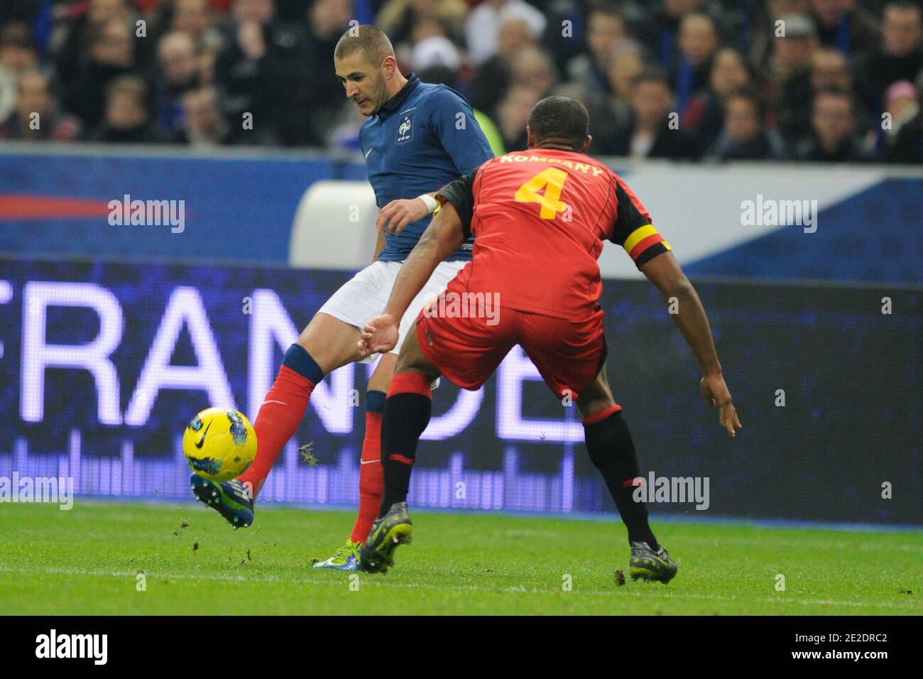 Karim Benzema en France lutte contre Vincent Kompany en Belgique lors