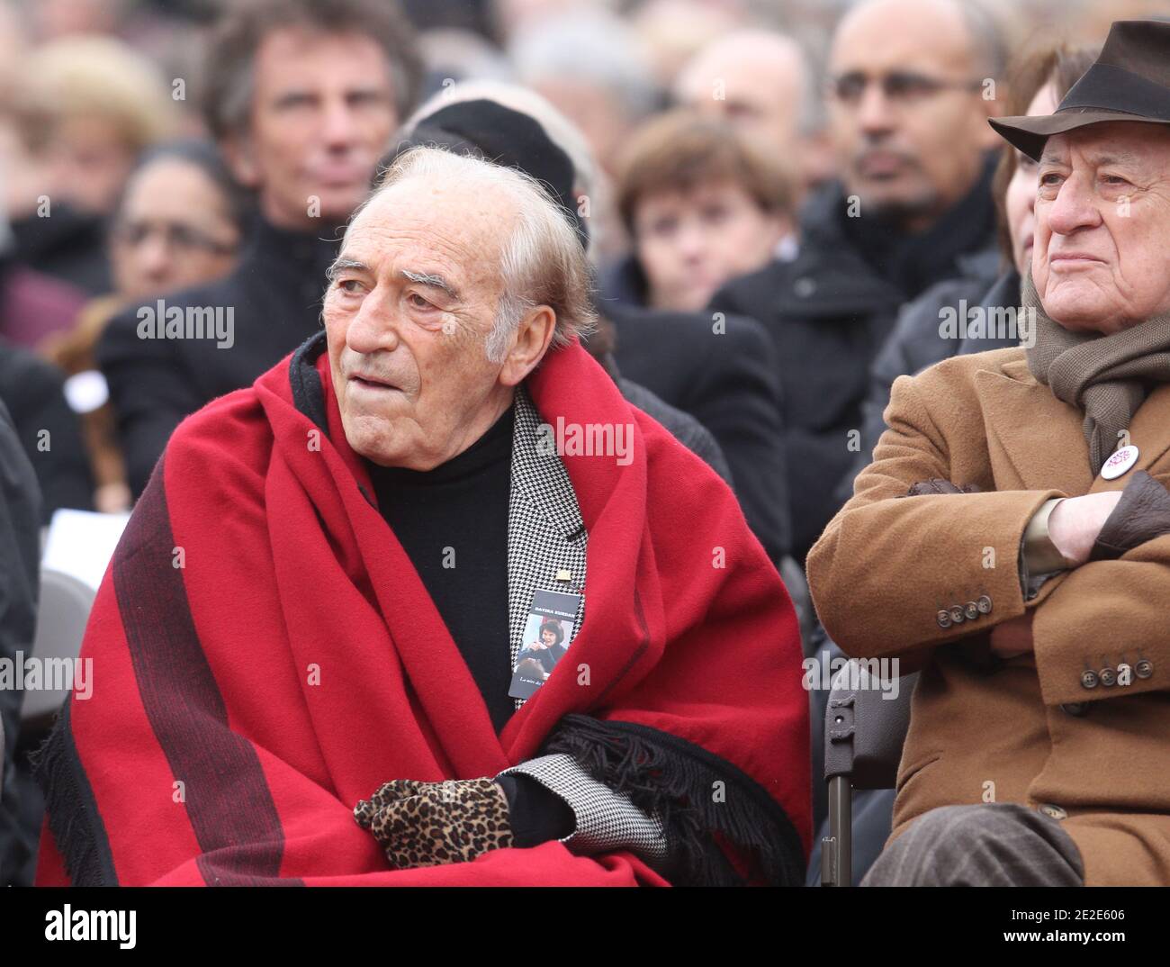 Miguel Angel Estrella et Pïerre Berge assistent aux funérailles de Danielle Mitterrand le 26 novembre 2011 à Cluny, France. Danielle Mitterrand, première dame de France entre 1981 et 1995 et militante des droits de l'homme, est décédée à Paris le 22 novembre 2011. Photo de Vincent Dargent/ABACAPRESS.COM Banque D'Images